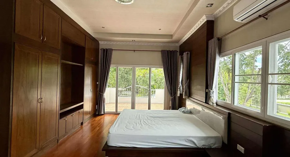 For rent 4 bedrooms house in Doi Saket, Chiang Mai