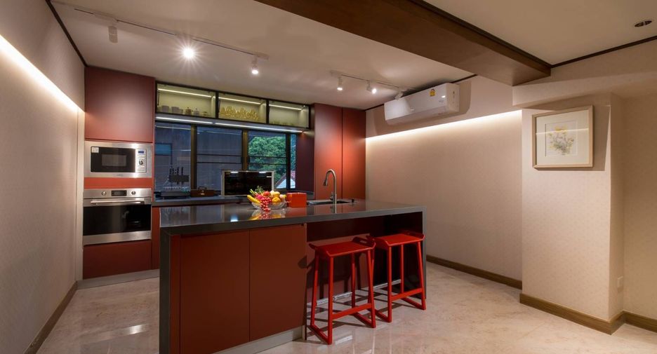 For rent 4 bedrooms townhouse in Mueang Chiang Mai, Chiang Mai