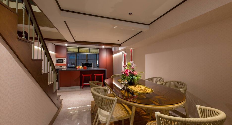 For rent 4 bedrooms townhouse in Mueang Chiang Mai, Chiang Mai