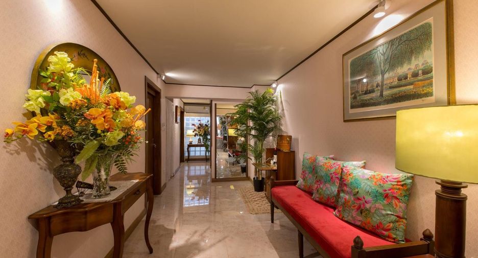 For rent 4 bedrooms townhouse in Mueang Chiang Mai, Chiang Mai