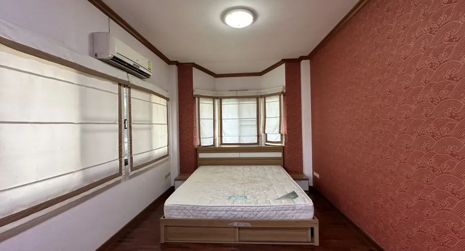 For sale 4 bedrooms house in San Sai, Chiang Mai