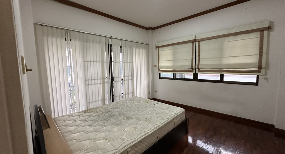À vendre 4 chambres maison à San Sai, Chiang Mai