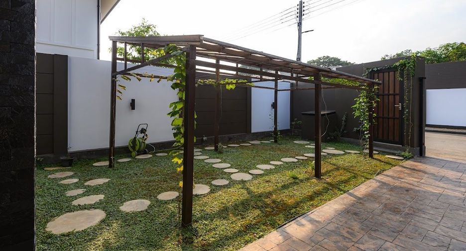 For sale 3 bedrooms villa in Mueang Chiang Mai, Chiang Mai