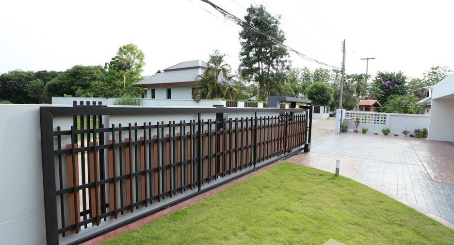 For sale and for rent 4 bedrooms house in San Sai, Chiang Mai