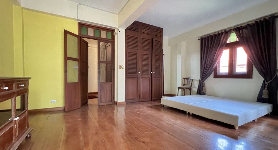 For sale 5 bedrooms house in Lak Si, Bangkok