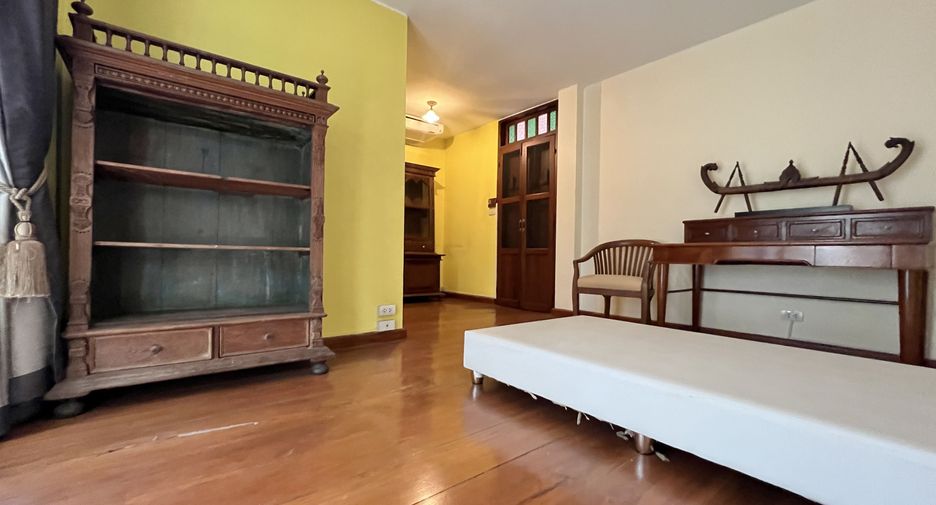 For sale 5 bedrooms house in Lak Si, Bangkok