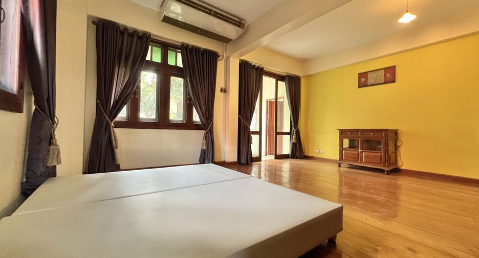 For sale 5 bedrooms house in Lak Si, Bangkok
