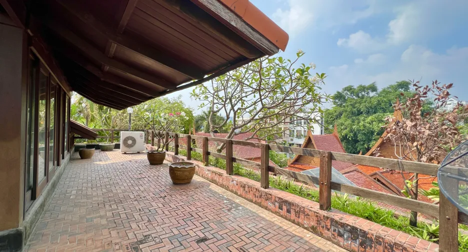 For sale 5 bedrooms house in Lak Si, Bangkok