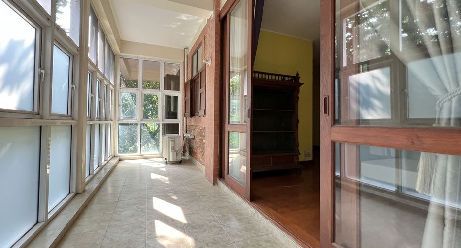 For sale 5 bedrooms house in Lak Si, Bangkok