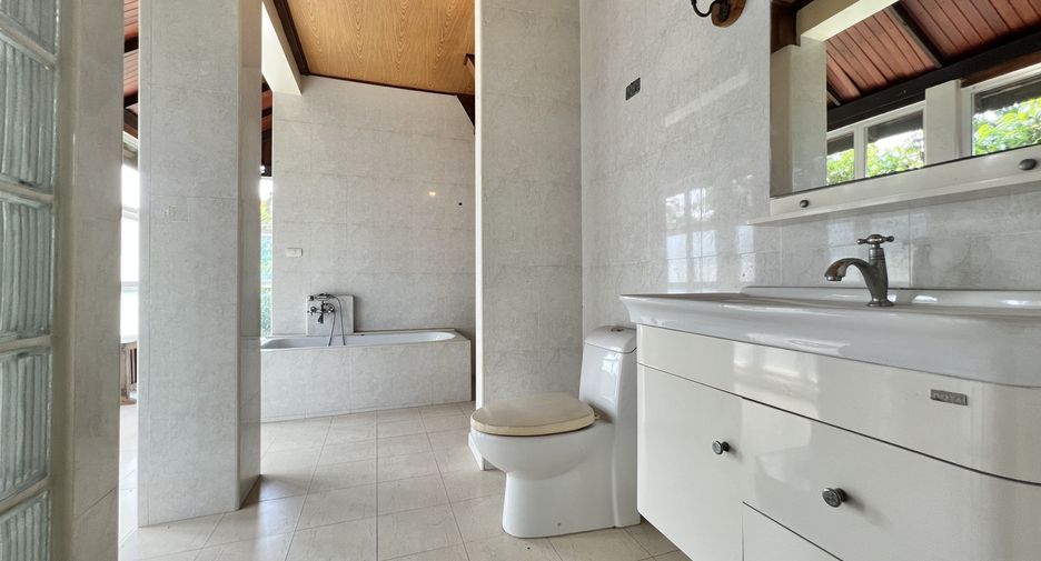For sale 5 bedrooms house in Lak Si, Bangkok