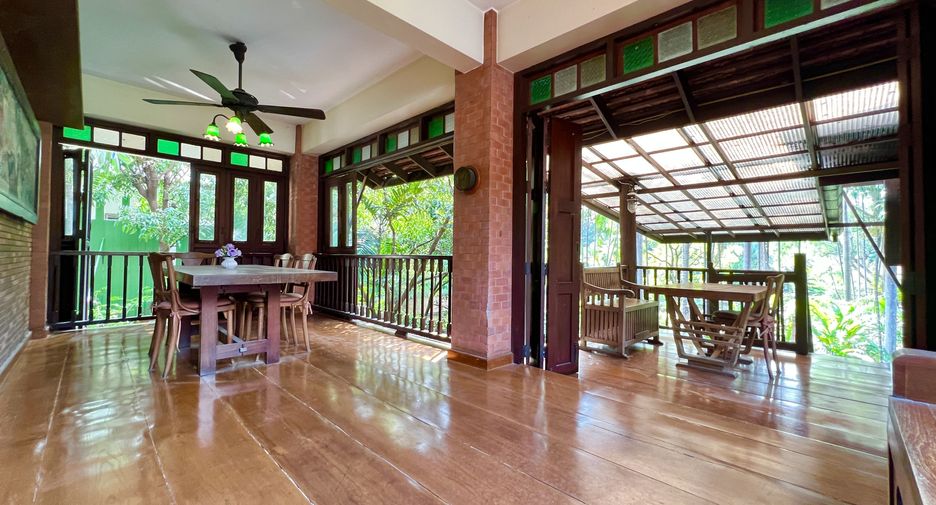 For sale 5 bedrooms house in Lak Si, Bangkok