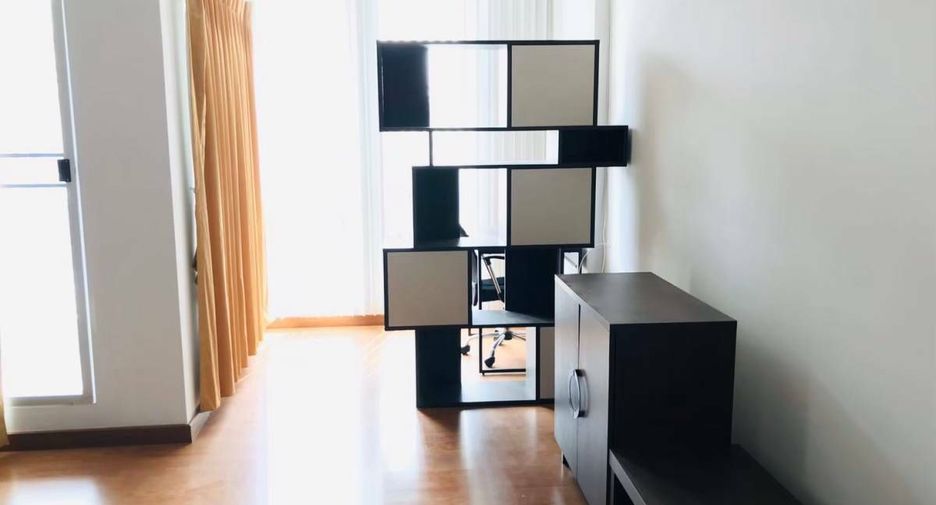 Casa adosada en venta y en alquiler de 3 habitaciones en Chom Thong, Bangkok