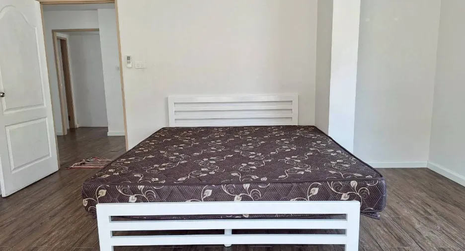 For sale and for rent 4 bedrooms townhouse in Hua Hin, Prachuap Khiri Khan