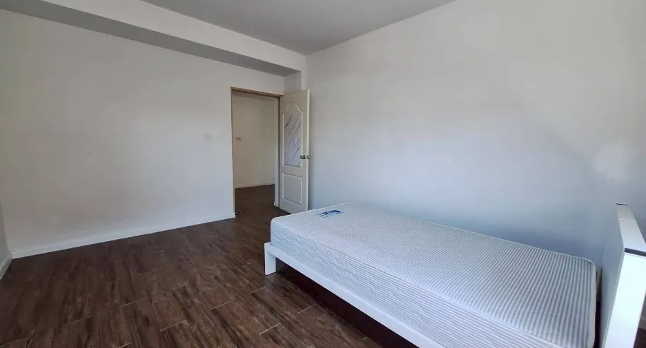 For sale and for rent 4 bedrooms townhouse in Hua Hin, Prachuap Khiri Khan