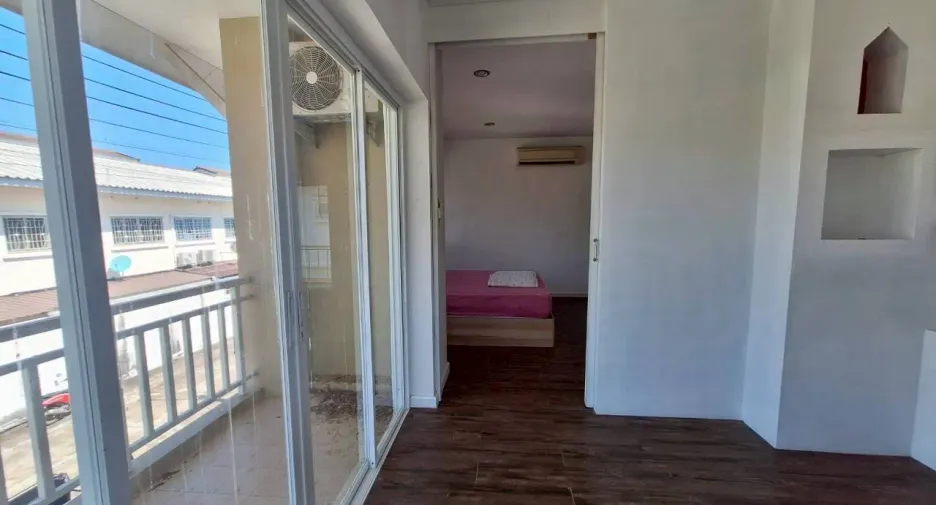 For sale and for rent 4 bedrooms townhouse in Hua Hin, Prachuap Khiri Khan