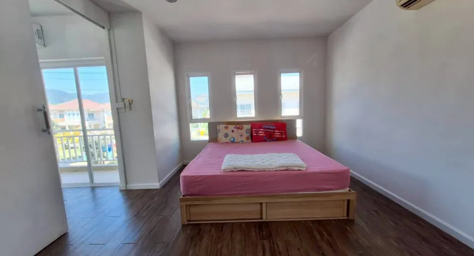 For sale and for rent 4 bedrooms townhouse in Hua Hin, Prachuap Khiri Khan