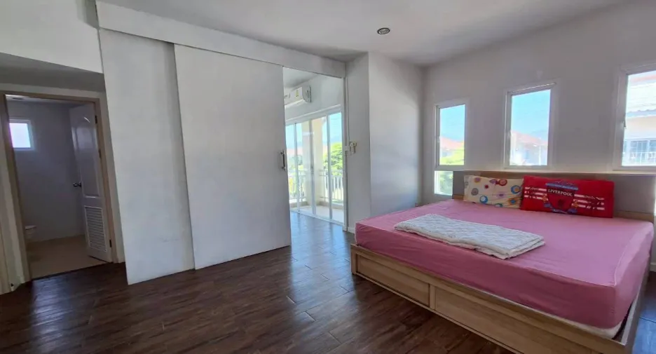 For sale and for rent 4 bedrooms townhouse in Hua Hin, Prachuap Khiri Khan
