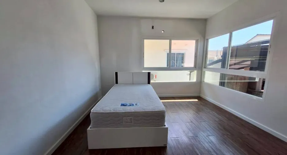 For sale and for rent 4 bedrooms townhouse in Hua Hin, Prachuap Khiri Khan