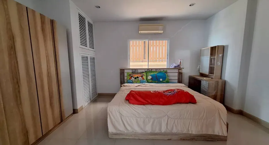 For sale and for rent 4 bedrooms townhouse in Hua Hin, Prachuap Khiri Khan