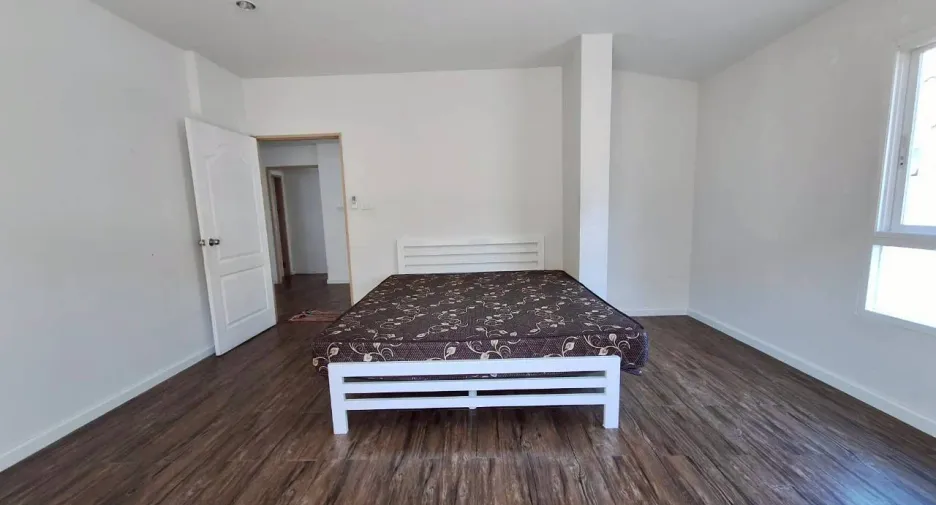 For sale and for rent 4 bedrooms townhouse in Hua Hin, Prachuap Khiri Khan
