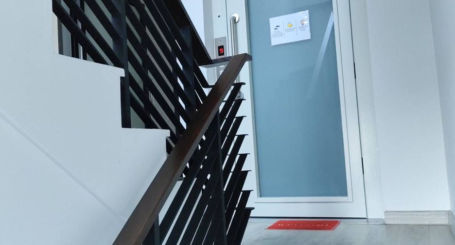Reihenhaus zum Kauf mit 6 Zimmer in Phra Khanong, Bangkok