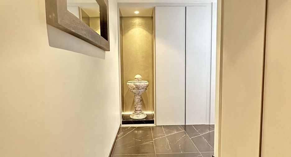 For sale 3 bedrooms condo in Watthana, Bangkok