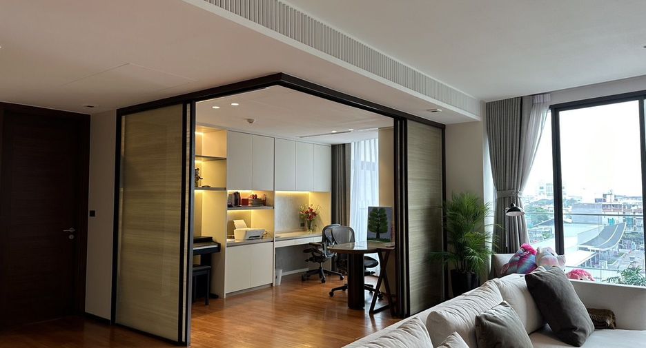 For sale 3 bedrooms condo in Watthana, Bangkok