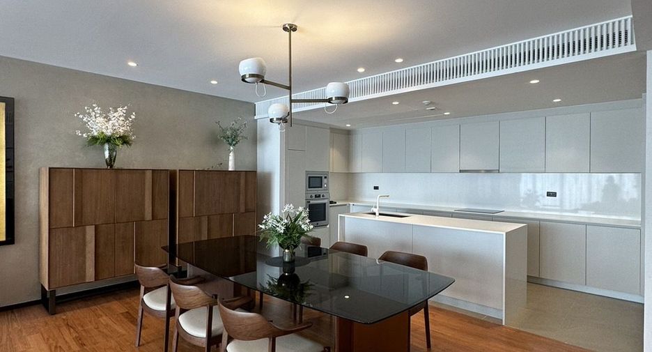 For sale 3 bedrooms condo in Watthana, Bangkok