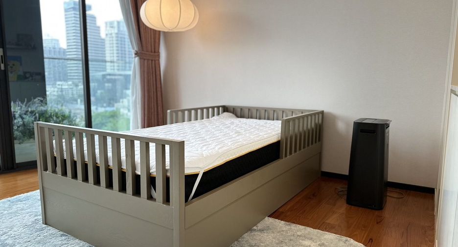 For sale 3 bedrooms condo in Watthana, Bangkok