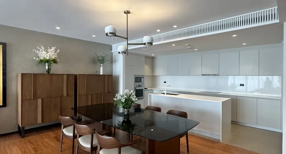 For sale 3 bedrooms condo in Watthana, Bangkok