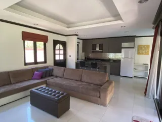 À vendre et à louer 3 chambres villa à Huay Yai, Pattaya