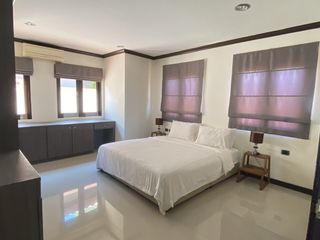 À vendre et à louer 3 chambres villa à Huay Yai, Pattaya