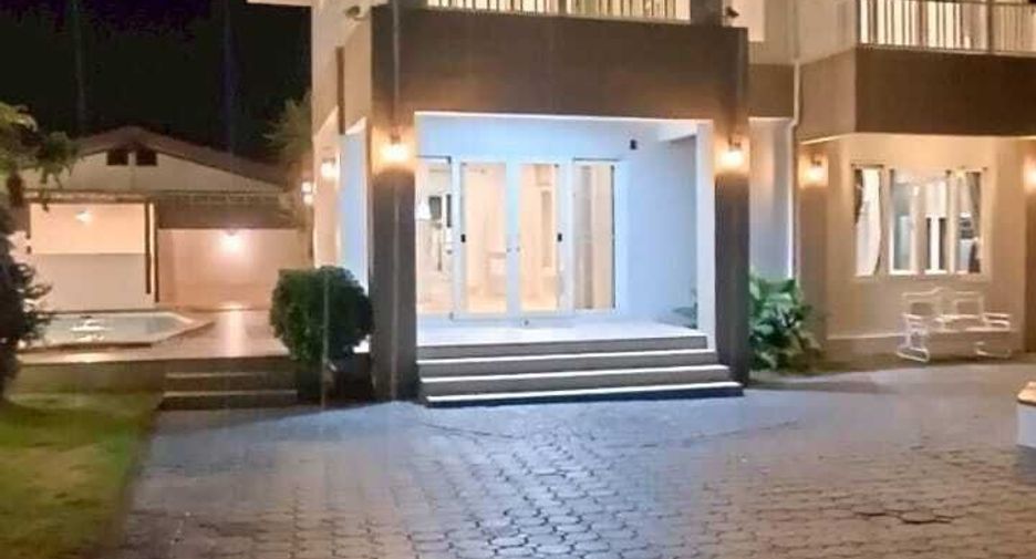 For sale 3 bedrooms house in Saraphi, Chiang Mai