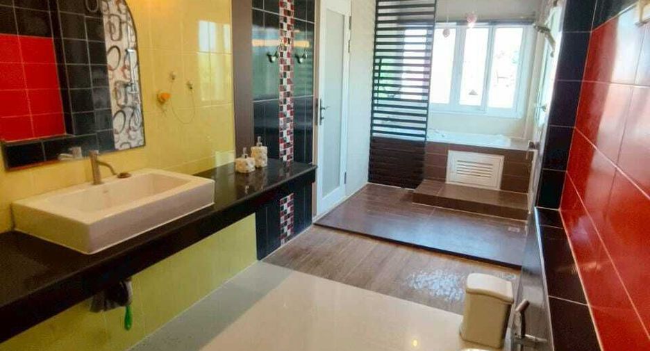For sale 3 bedrooms house in Saraphi, Chiang Mai