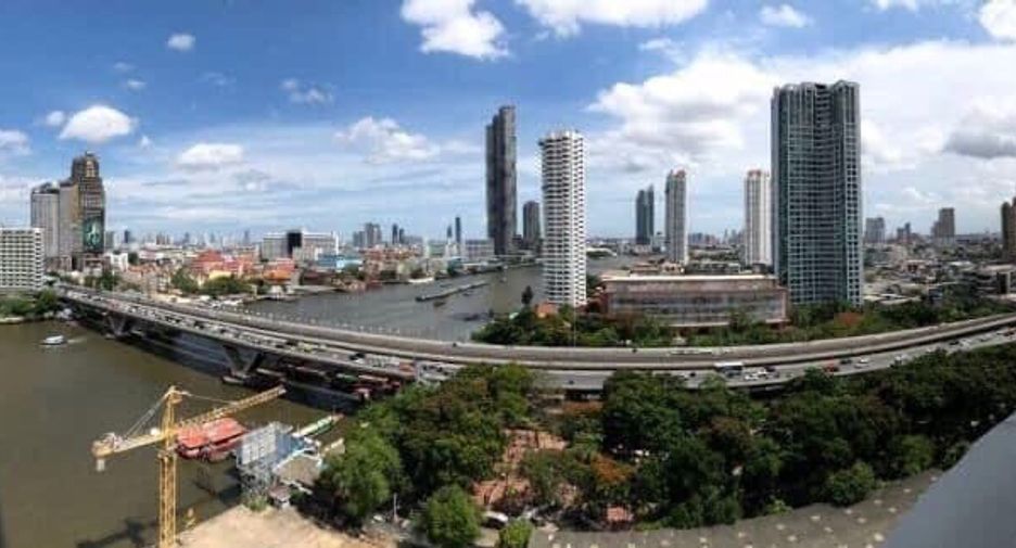 For sale 3 ベッドルーム condo in Sathon, Bangkok