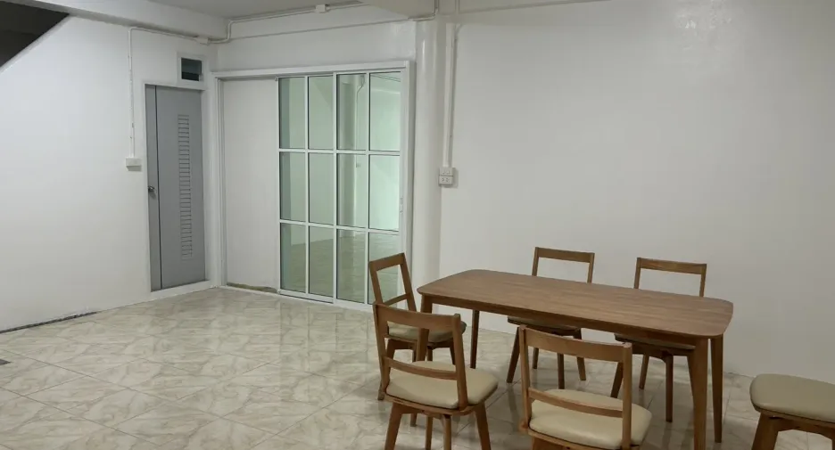 For rent 3 bedrooms townhouse in Pran Buri, Prachuap Khiri Khan