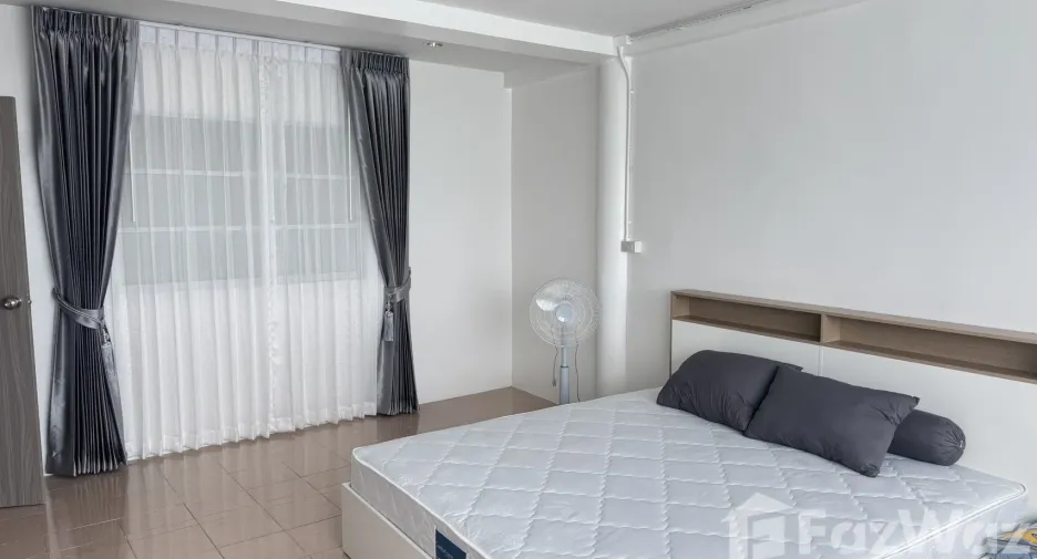 For rent 3 bedrooms townhouse in Pran Buri, Prachuap Khiri Khan