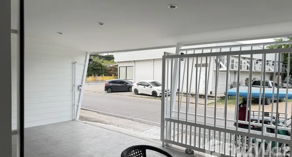 For rent 3 bedrooms townhouse in Pran Buri, Prachuap Khiri Khan