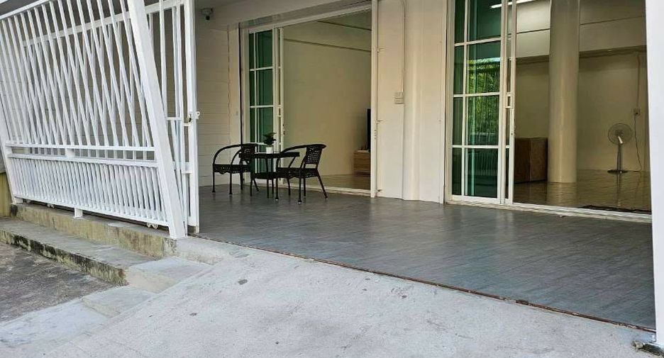 For rent 3 bedrooms townhouse in Pran Buri, Prachuap Khiri Khan