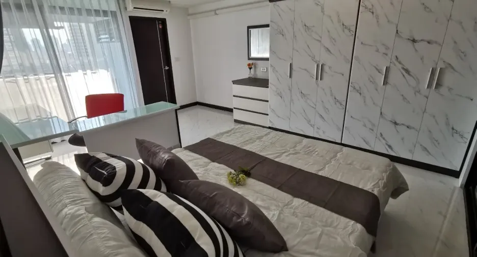 For sale 1 bed condo in Bang Rak, Bangkok