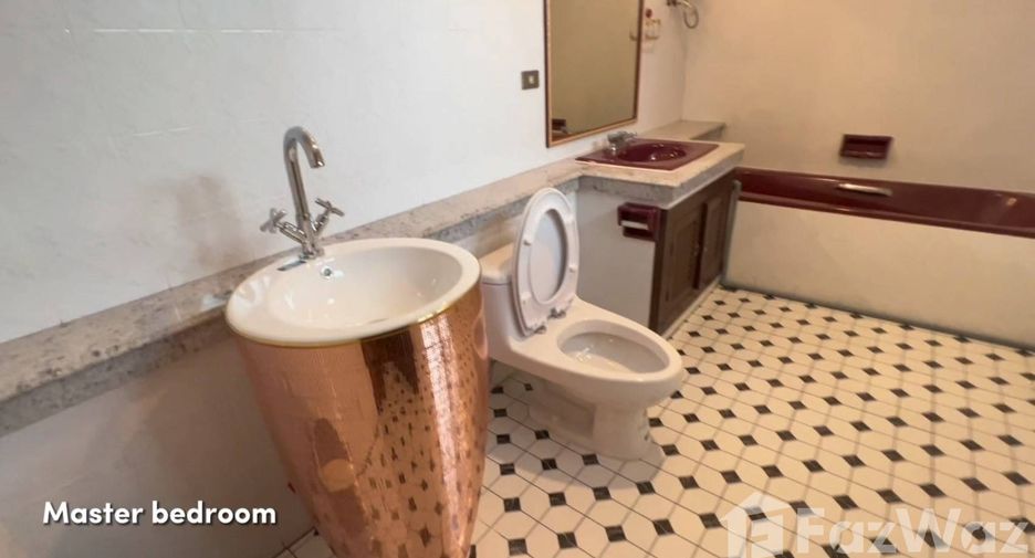 For rent 4 bedrooms villa in Mueang Chiang Mai, Chiang Mai