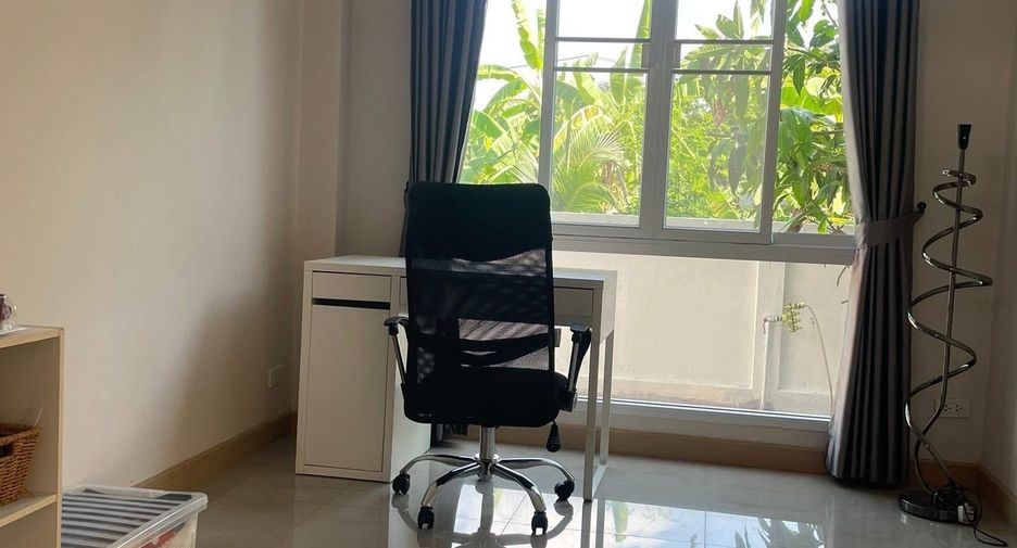 For rent 4 bedrooms villa in Mueang Chiang Mai, Chiang Mai