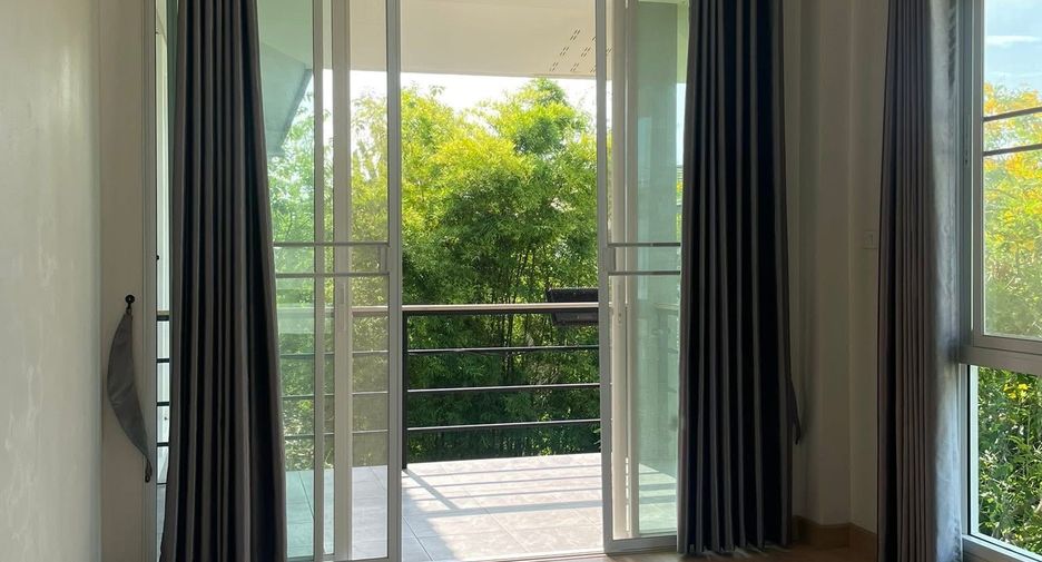 For rent 4 bedrooms villa in Mueang Chiang Mai, Chiang Mai