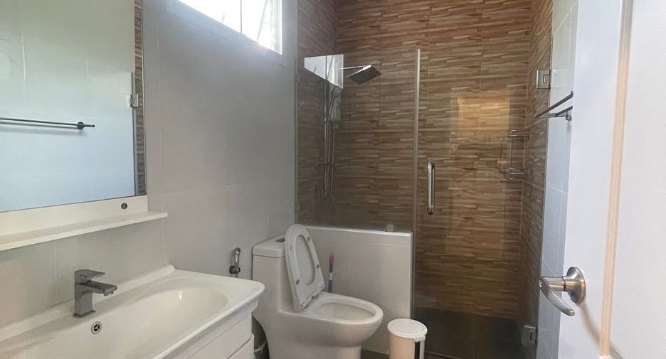 For rent 4 bedrooms villa in Mueang Chiang Mai, Chiang Mai