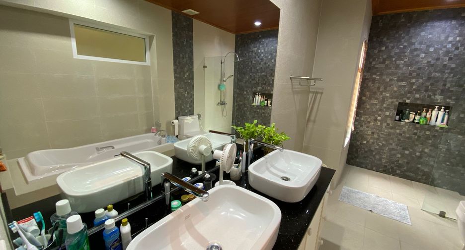 For sale and for rent 4 bedrooms villa in Hua Hin, Prachuap Khiri Khan