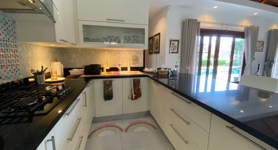 À vendre et à louer 4 chambres villa à Hua Hin, Prachuap Khiri Khan