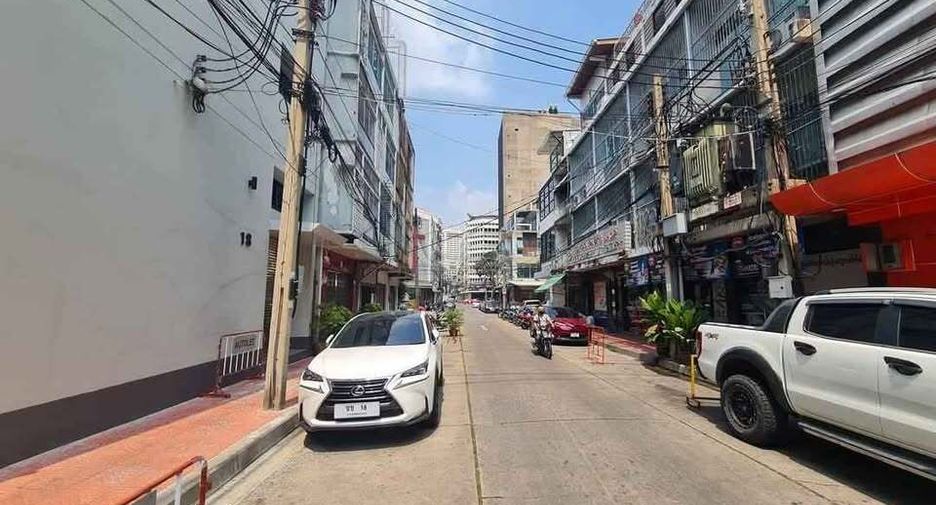 For sale 3 bedrooms retail Space in Pom Prap Sattru Phai, Bangkok