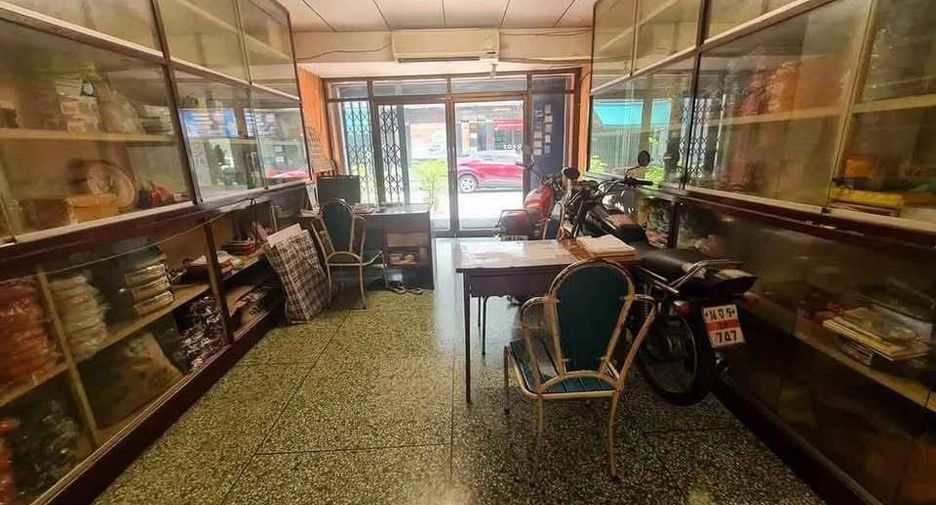 For sale 3 bedrooms retail Space in Pom Prap Sattru Phai, Bangkok