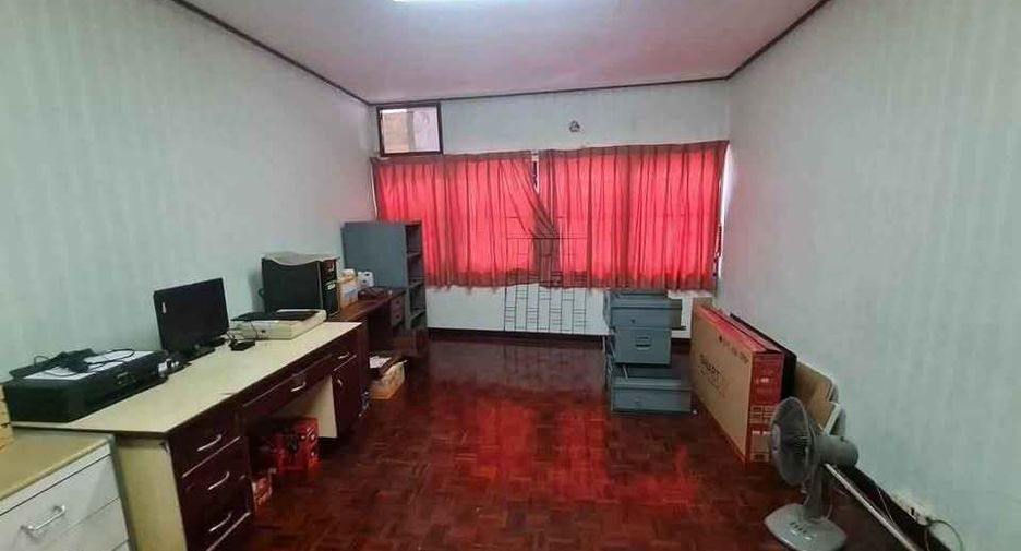 For sale 3 bedrooms retail Space in Pom Prap Sattru Phai, Bangkok