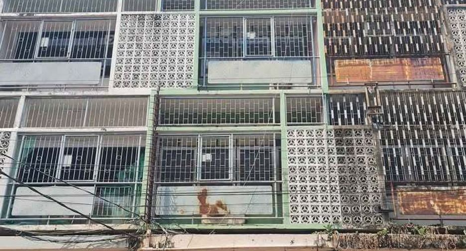 For sale 3 bedrooms retail Space in Pom Prap Sattru Phai, Bangkok